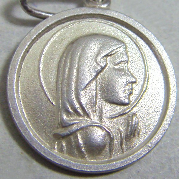(p1093)Medalla de plata motivo Virgen Nia.